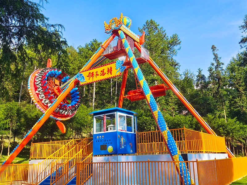 360 pendulum thrill ride