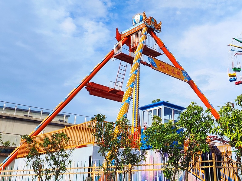 360 pendulum thrill ride